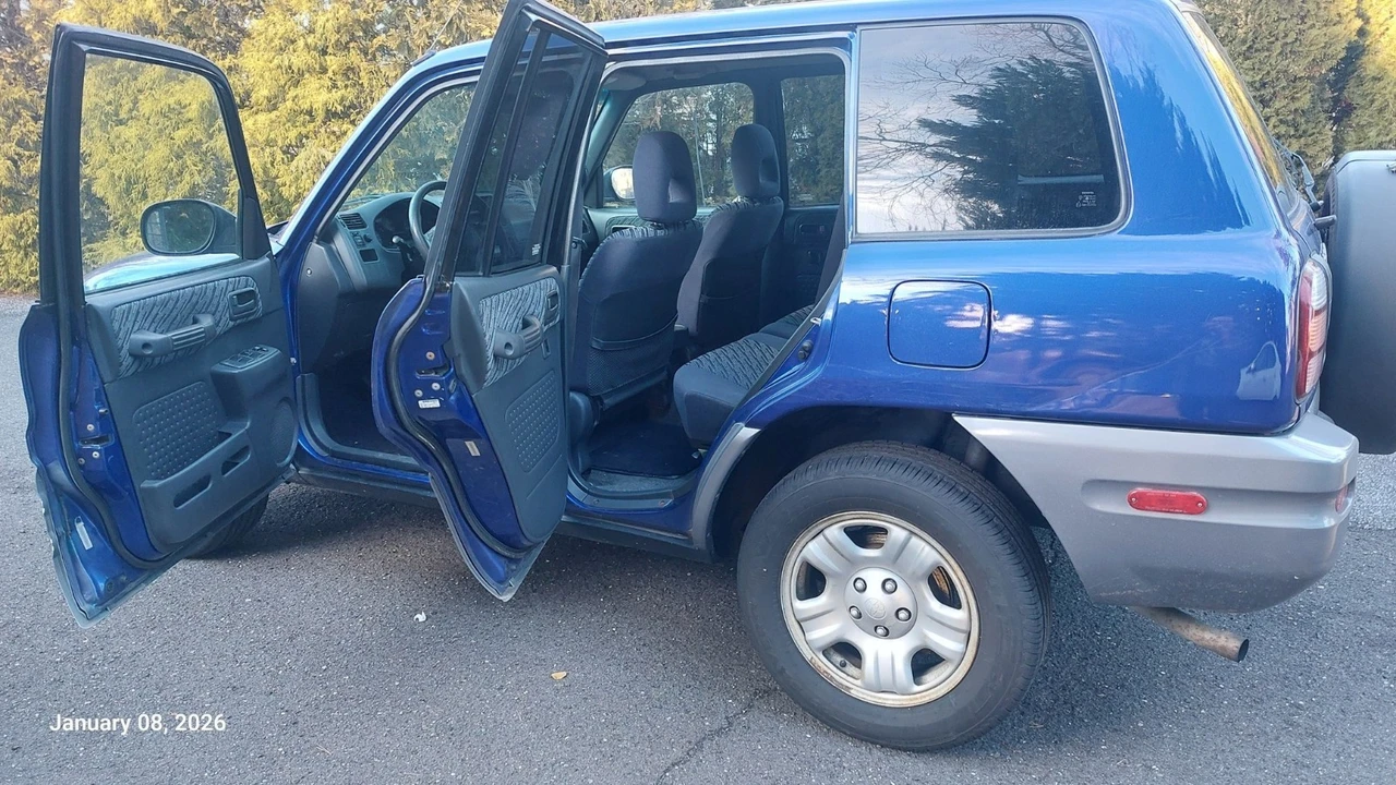 2000 Toyota RAV4 1st Gen - Image 5 of 20