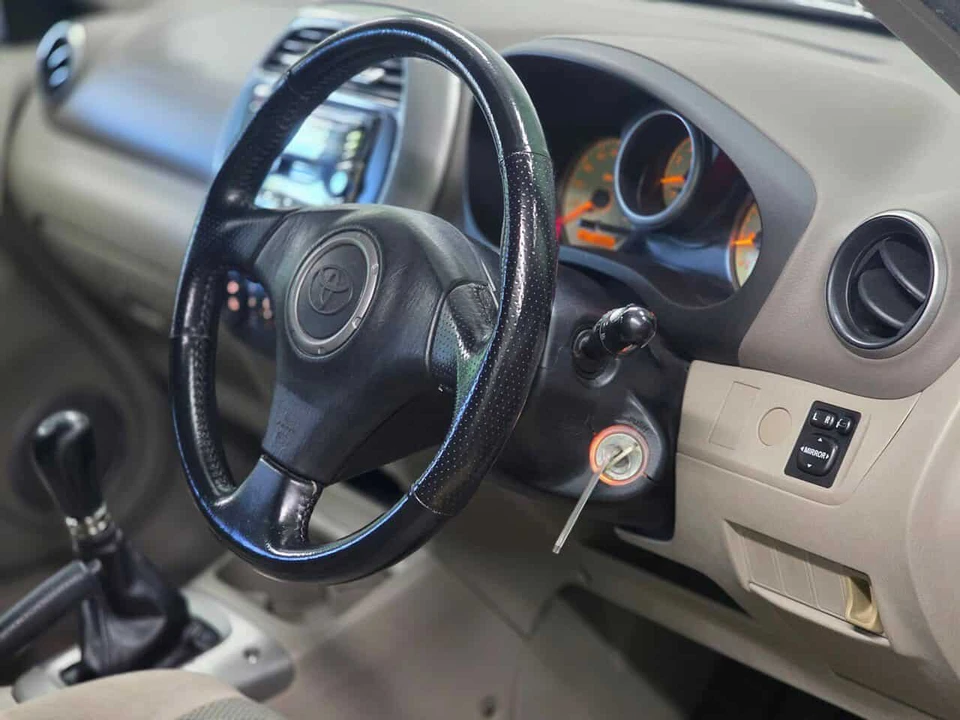 2000 Toyota RAV4 1st Gen - Image 5 of 31