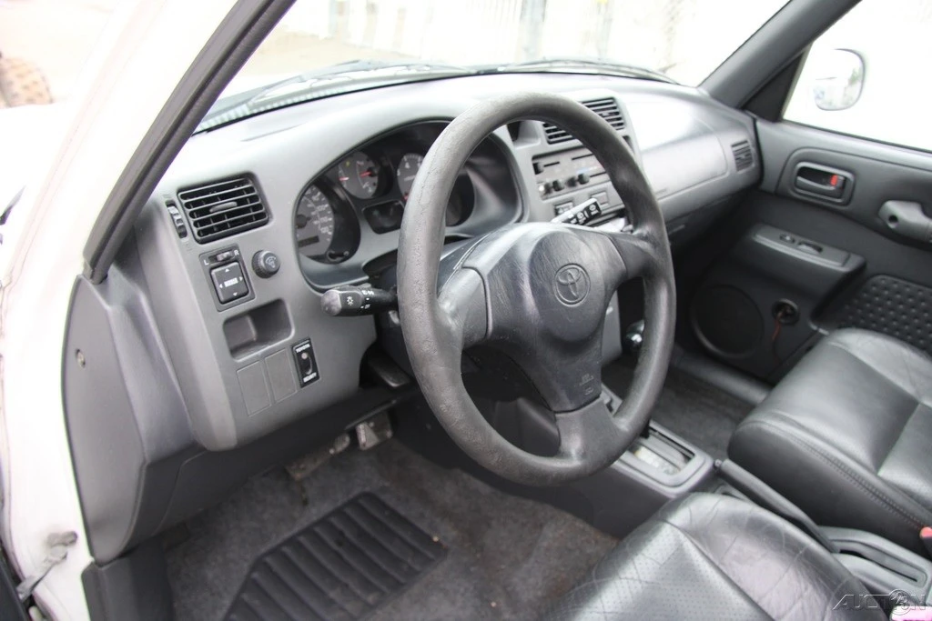 2000 Toyota RAV4 1st Gen - Image 13 of 21