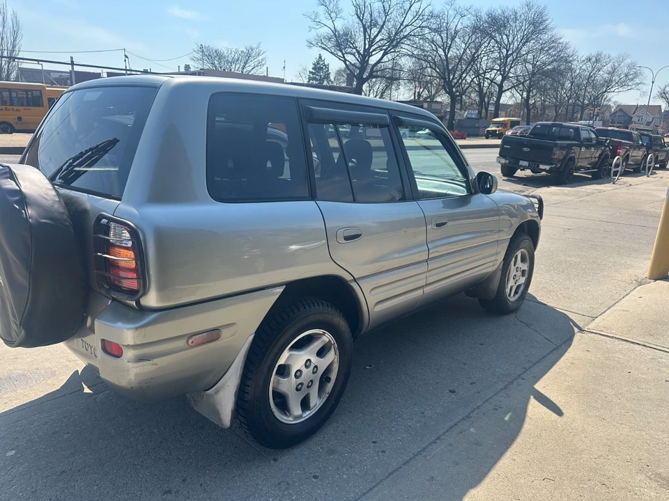 2000 Toyota RAV4 1st Gen - Image 7 of 31