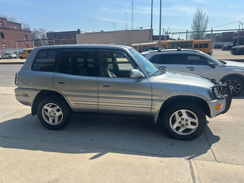 2000 Toyota RAV4 1st Gen - Image 8 of 31