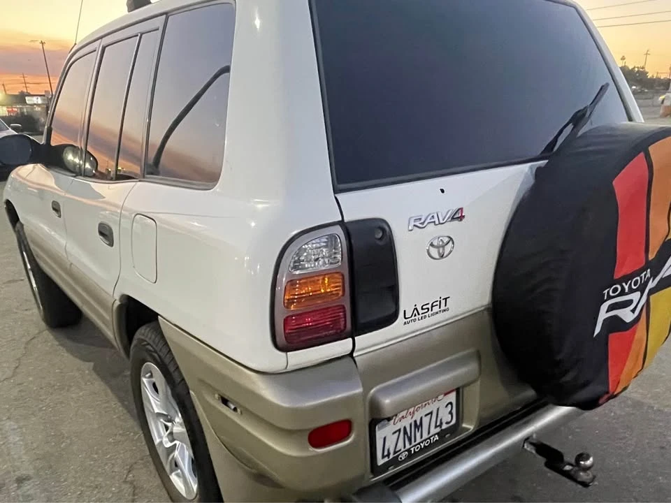 2000 Toyota RAV4 1st Gen - Image 2 of 10