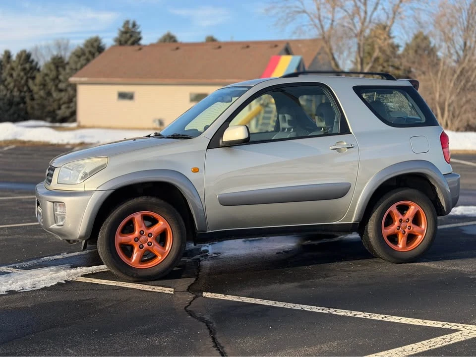 2000 Toyota RAV4 1st Gen - Image 6 of 18