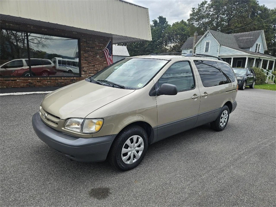 2000 Toyota Sienna 1st Gen - Image 2 of 11