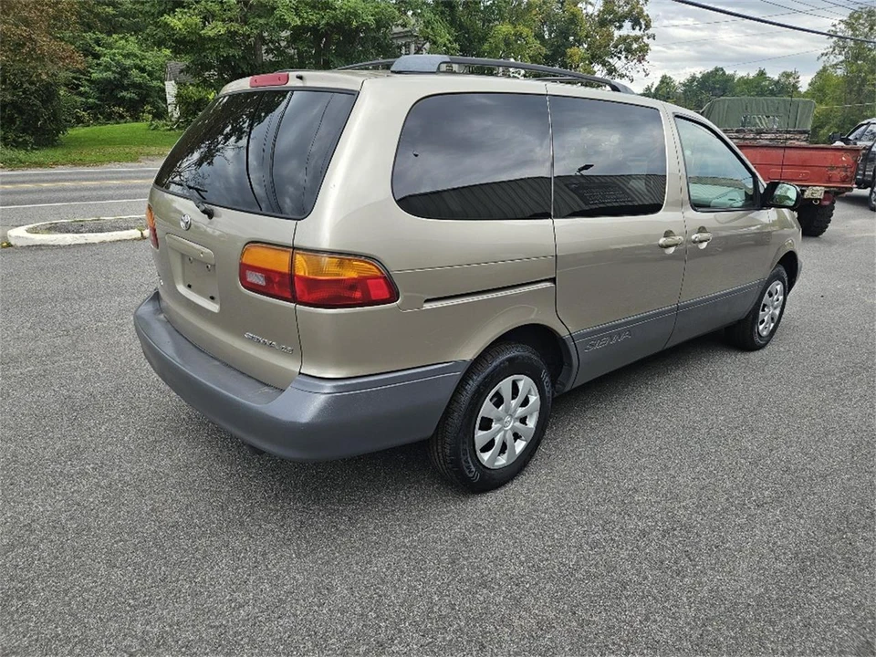 2000 Toyota Sienna 1st Gen - Image 3 of 11