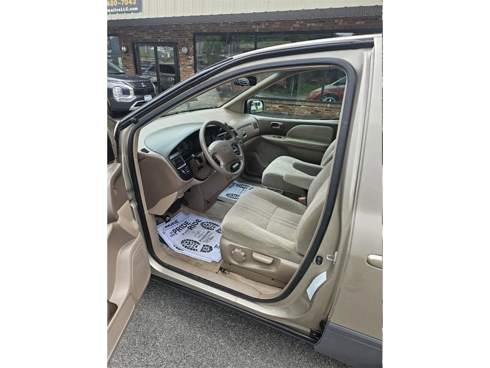2000 Toyota Sienna 1st Gen - Image 5 of 11