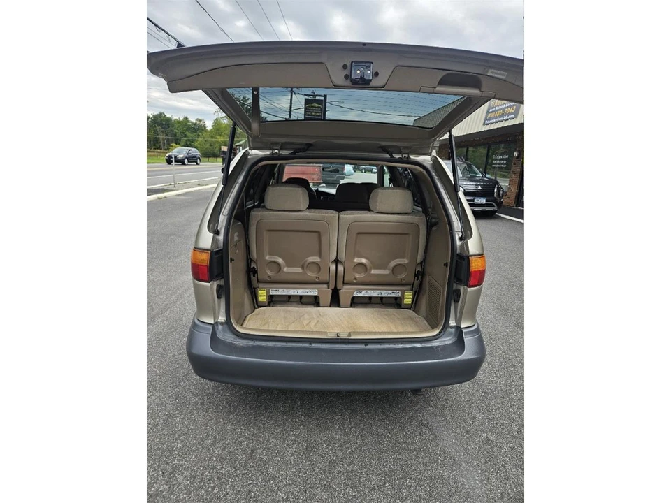 2000 Toyota Sienna 1st Gen - Image 8 of 11