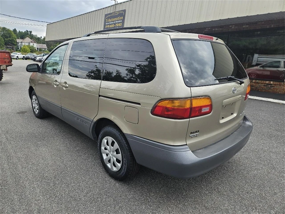 2000 Toyota Sienna 1st Gen - Image 4 of 11