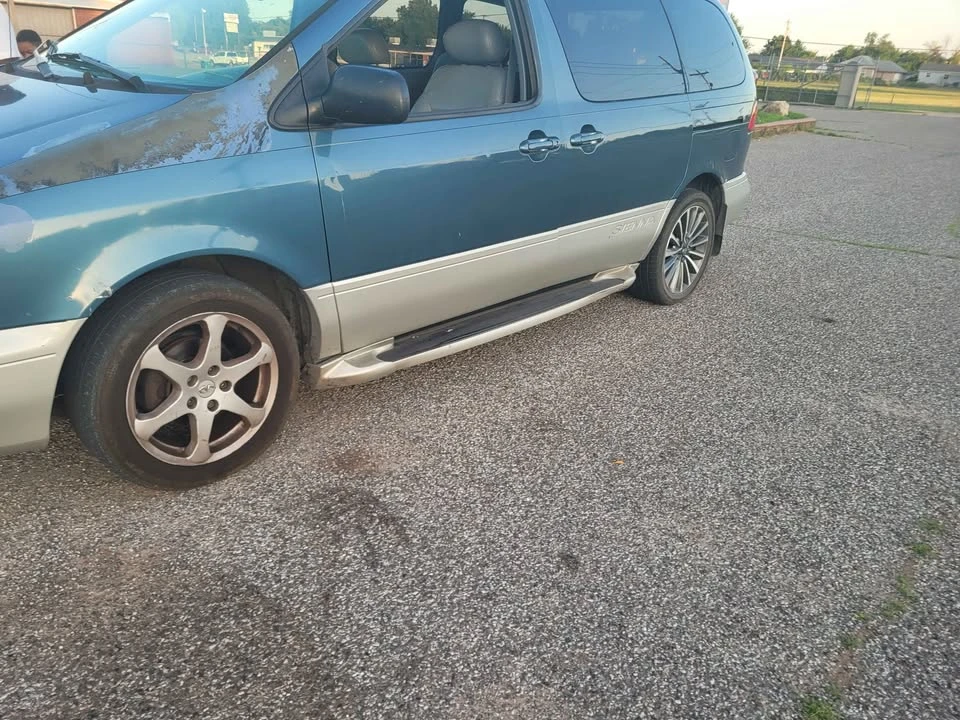 2000 Toyota Sienna 1st Gen - Image 3 of 6