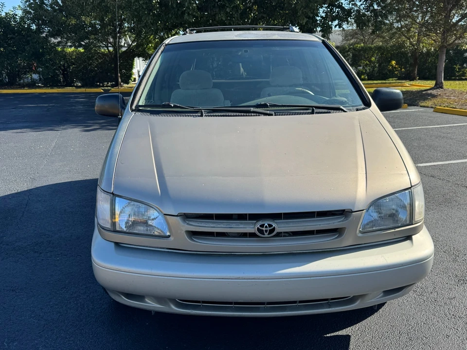 2000 Toyota Sienna 1st Gen - Image 5 of 10