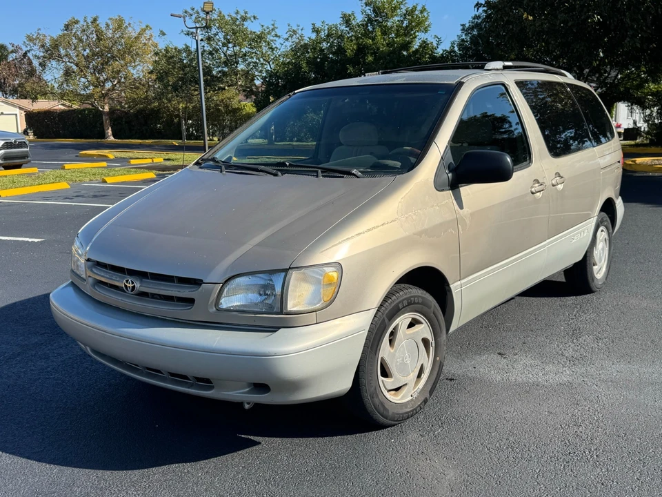 2000 Toyota Sienna 1st Gen - Image 4 of 10