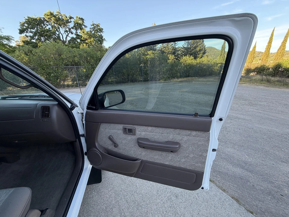 2000 Toyota Tacoma 1st Gen - Image 14 of 31