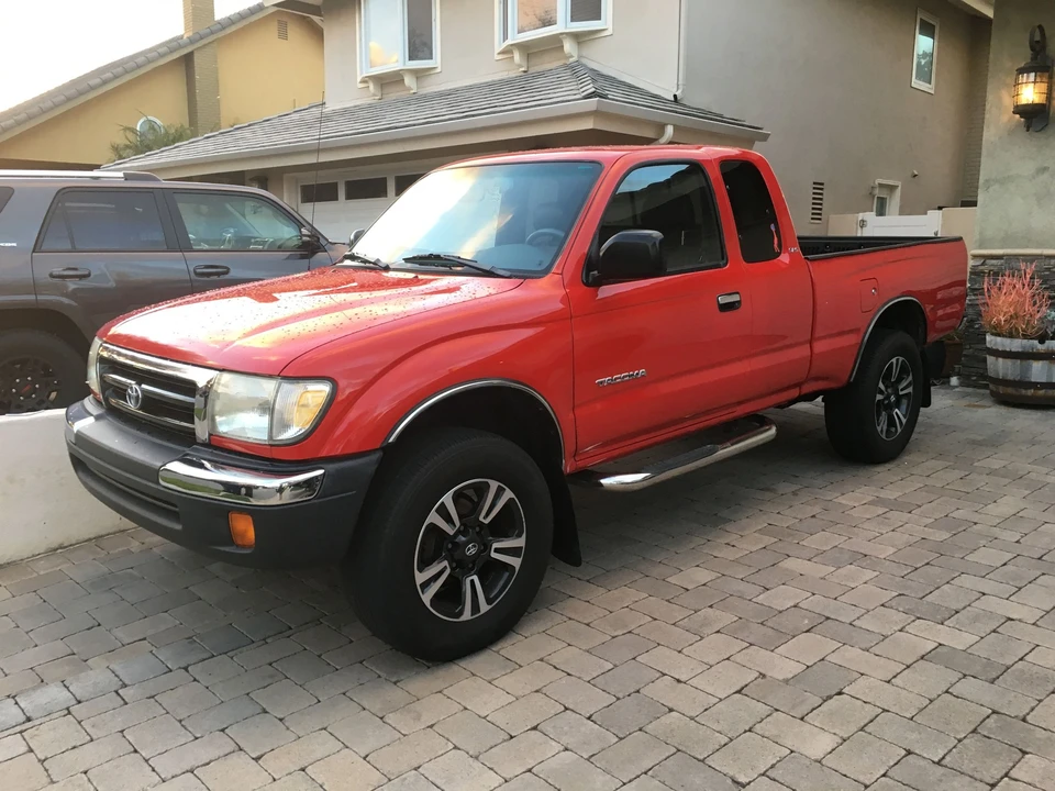 2000 Toyota Tacoma 1st Gen - Image 2 of 8