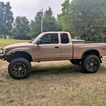 2000 Toyota Tacoma TRD Off-Road Pickup 4D 5 ft