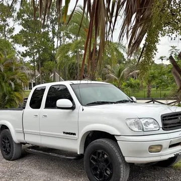 2000 Toyota Tundra SR5 Pickup 2D 8 ft