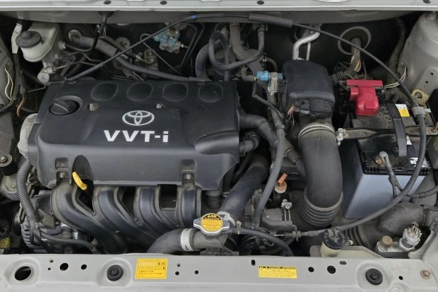 2000 Toyota - Image 6 of 7