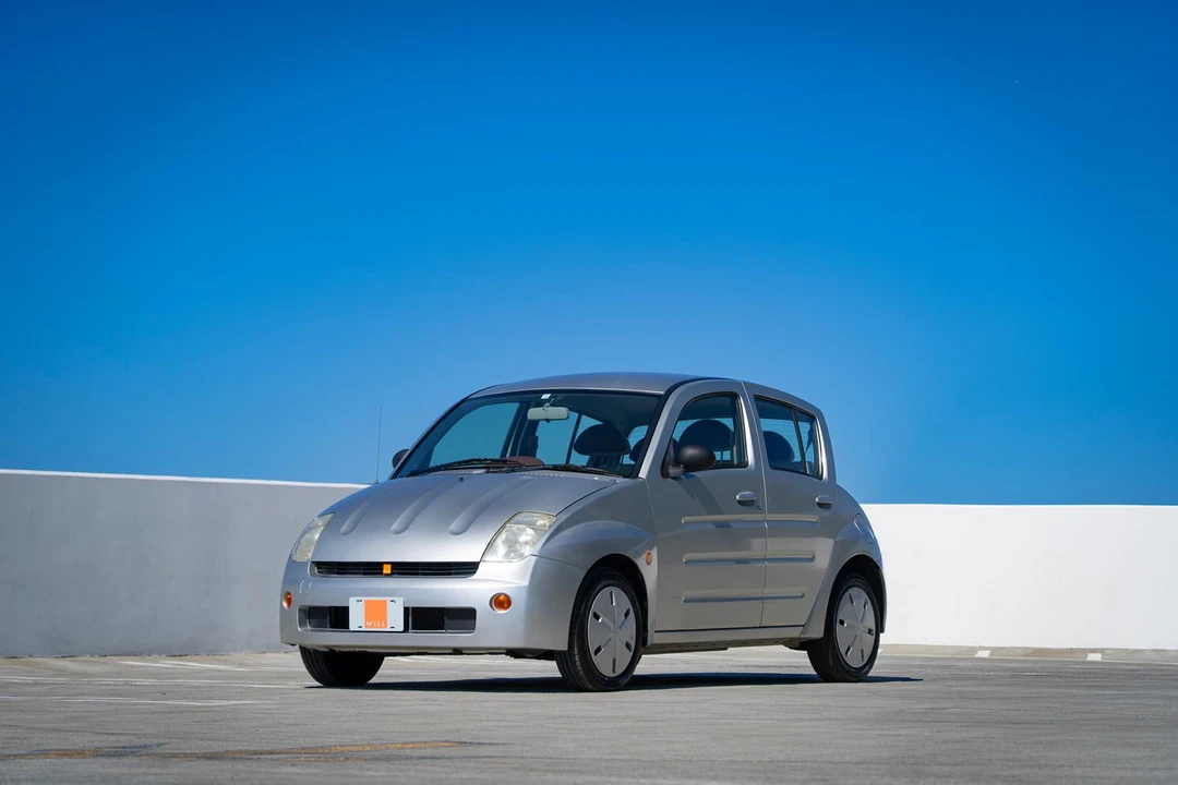 2000 Toyota - Image 2 of 31