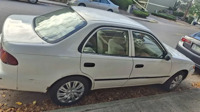 2000 Toyota Corolla 8th Gen - Image 2 of 13