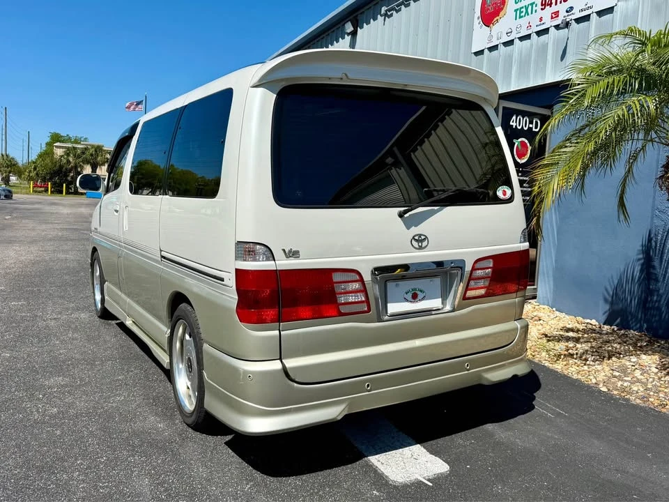 2000 Toyota Granvia 4th Gen - Image 5 of 19