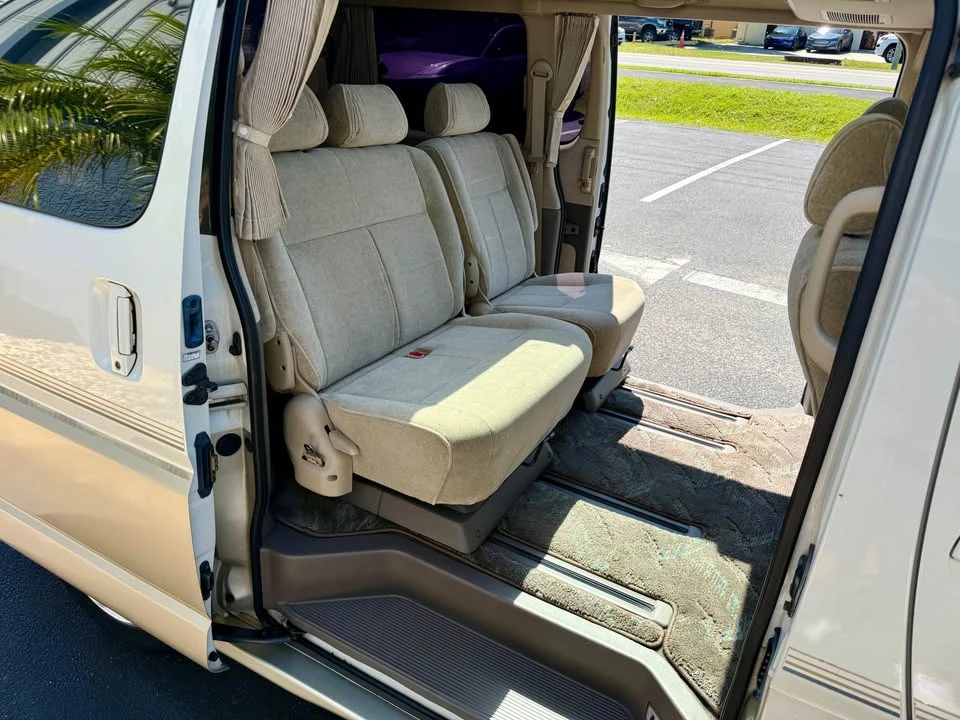 2000 Toyota Granvia 4th Gen - Image 14 of 19