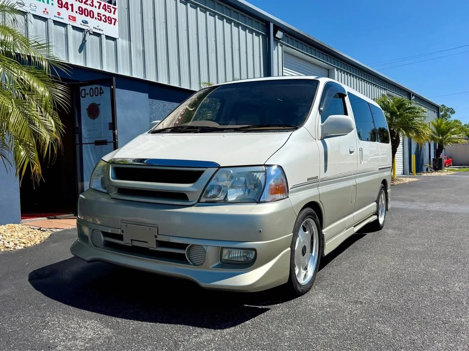 2000 Toyota Granvia 4th Gen - Image 2 of 19