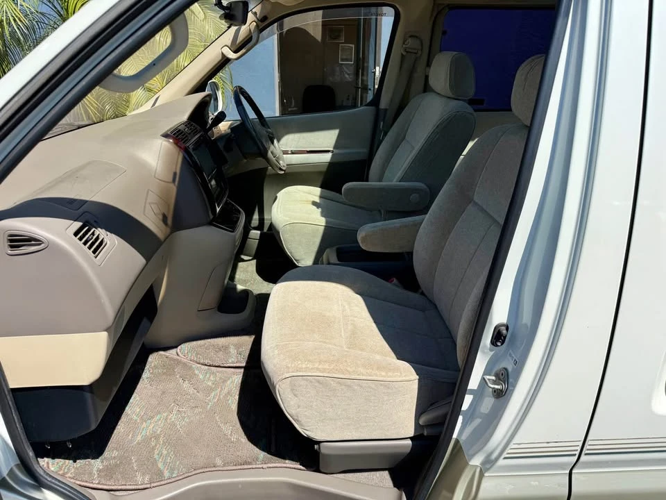 2000 Toyota Granvia 4th Gen - Image 13 of 19