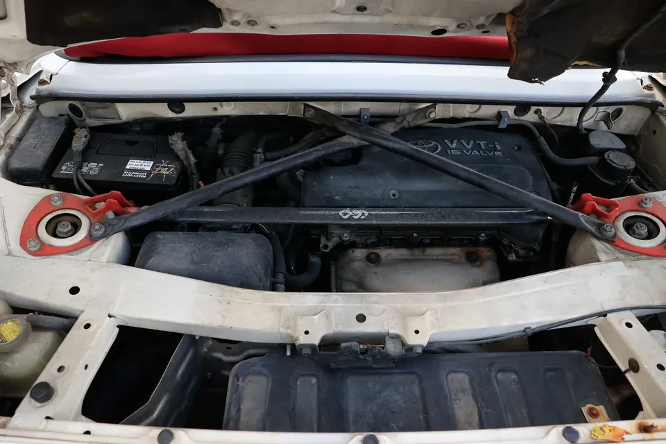 2000 Toyota MR2 Spyder/MR-S - Image 9 of 10
