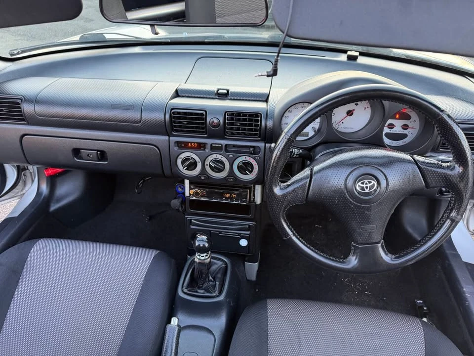 2000 Toyota MR2 Spyder/MR-S - Image 17 of 20