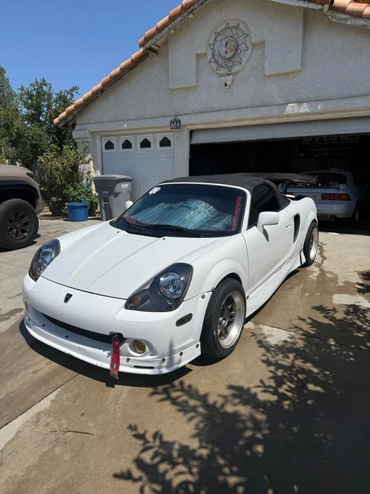 2000 Toyota MR2 Spyder/MR-S - Image 2 of 11
