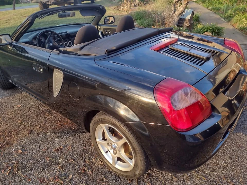2000 Toyota MR2 Spyder/MR-S - Image 2 of 10
