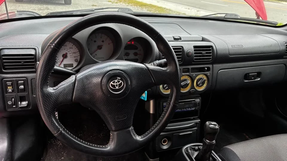 2000 Toyota MR2 Spyder/MR-S - Image 10 of 10