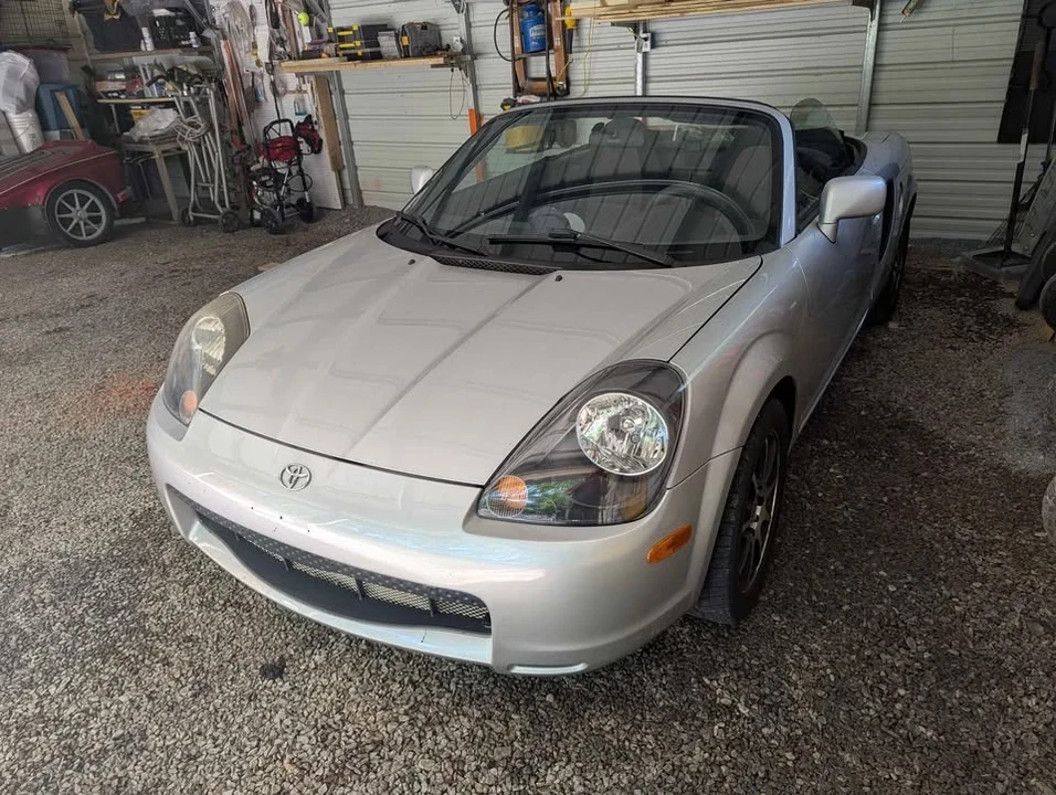2000 Toyota MR2 Spyder/MR-S - Image 2 of 5