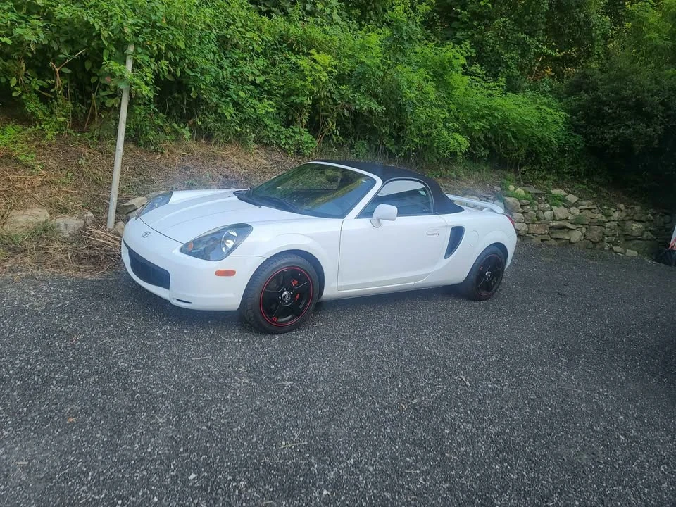 2000 Toyota MR2 Spyder/MR-S - Image 2 of 8