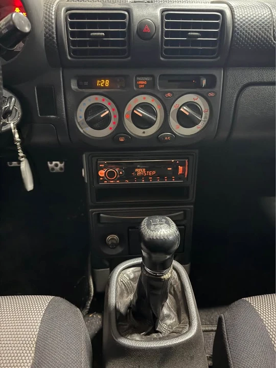 2000 Toyota MR2 Spyder/MR-S - Image 10 of 13