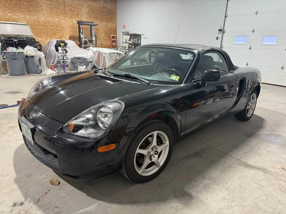 2000 Toyota MR2 Spyder/MR-S - Image 2 of 13
