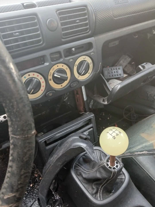 2000 Toyota MR2 Spyder/MR-S - Image 6 of 12