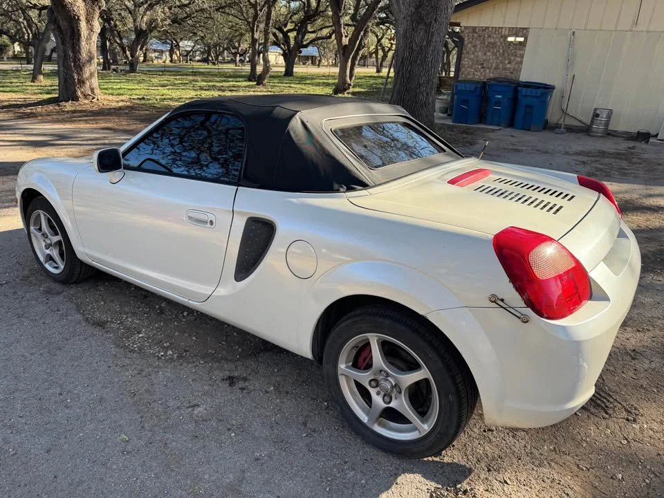 2000 Toyota MR2 Spyder/MR-S - Image 15 of 15