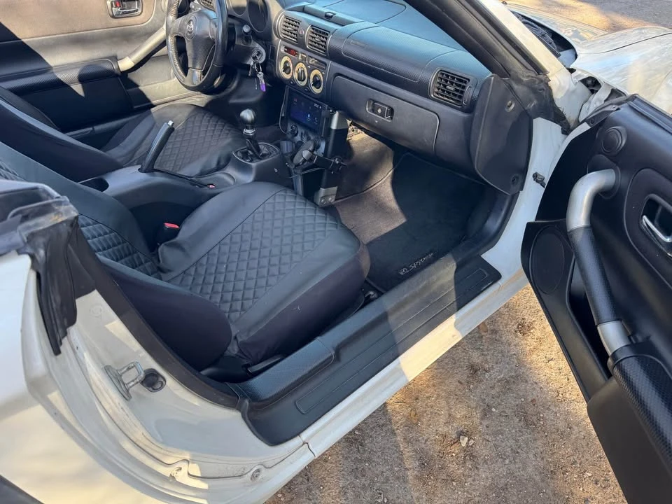 2000 Toyota MR2 Spyder/MR-S - Image 13 of 15