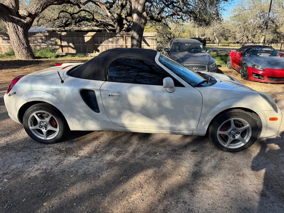 2000 Toyota MR2 Spyder/MR-S - Image 2 of 15
