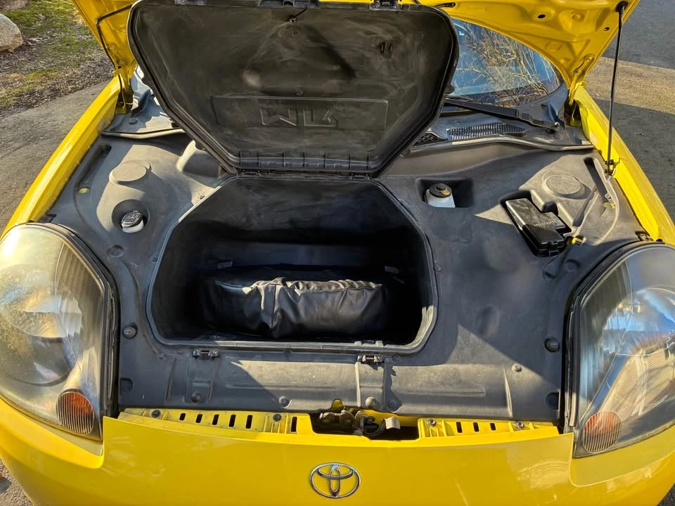 2000 Toyota MR2 Spyder/MR-S - Image 9 of 9