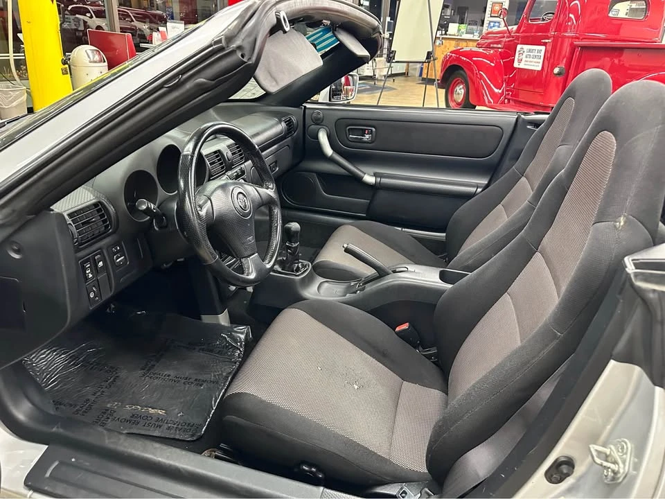 2000 Toyota MR2 Spyder/MR-S - Image 9 of 12