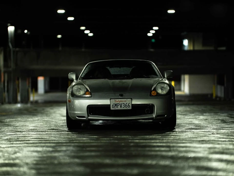 2000 Toyota MR2 Spyder/MR-S - Image 2 of 9