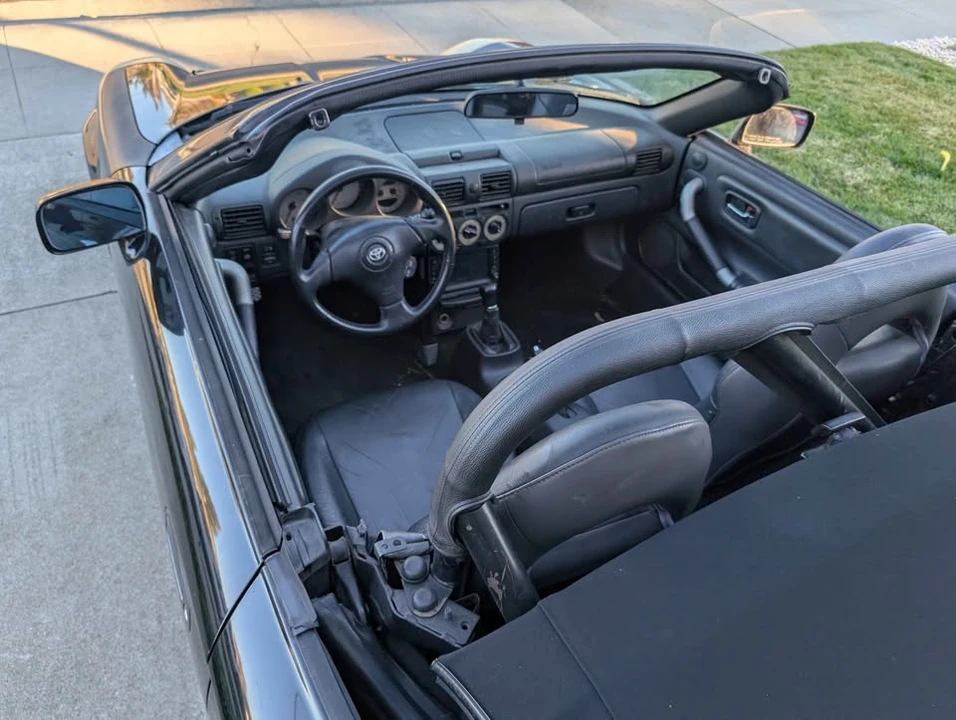 2000 Toyota MR2 Spyder/MR-S - Image 3 of 15