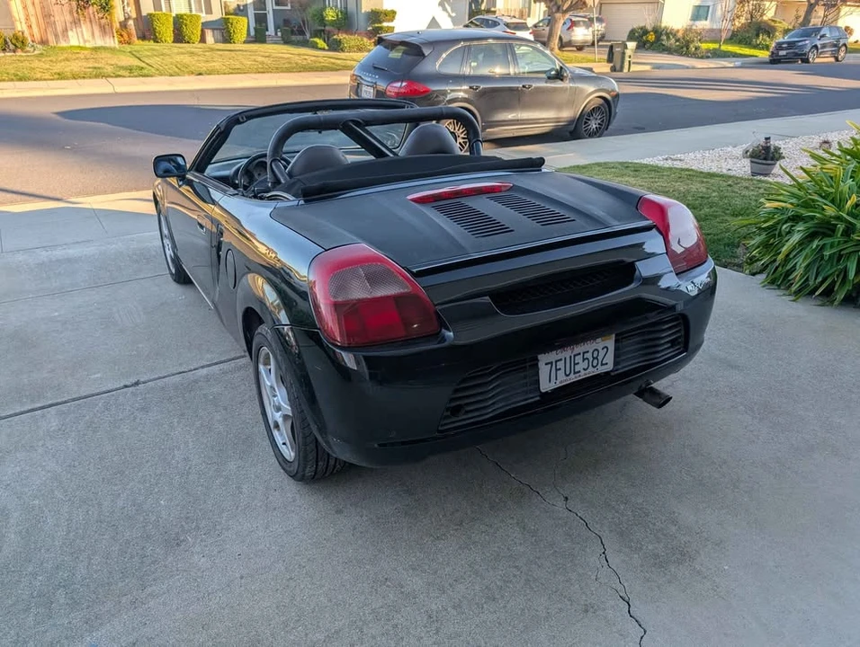 2000 Toyota MR2 Spyder/MR-S - Image 2 of 15