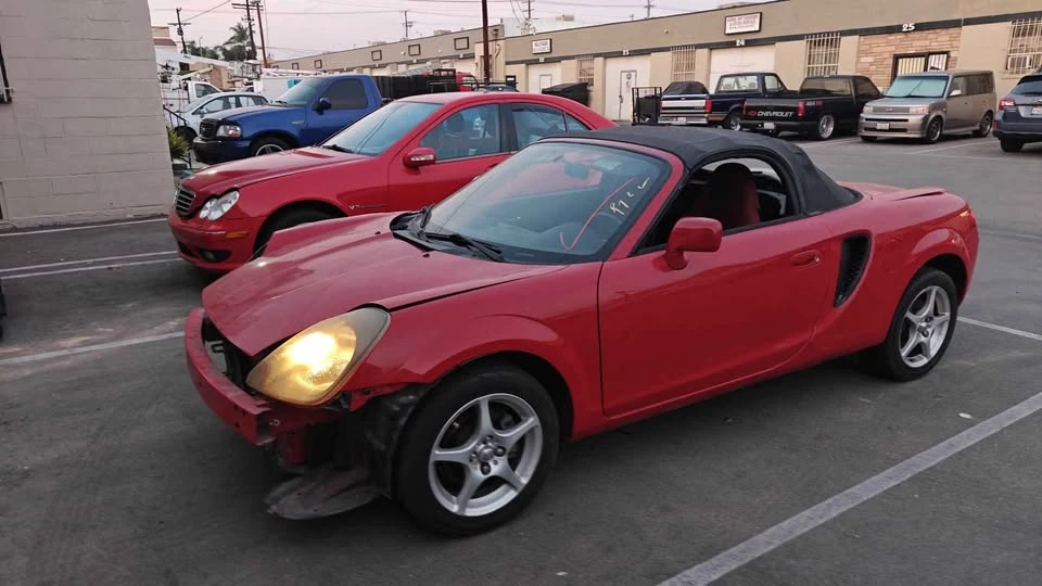2000 Toyota MR2 Spyder/MR-S - Image 4 of 10