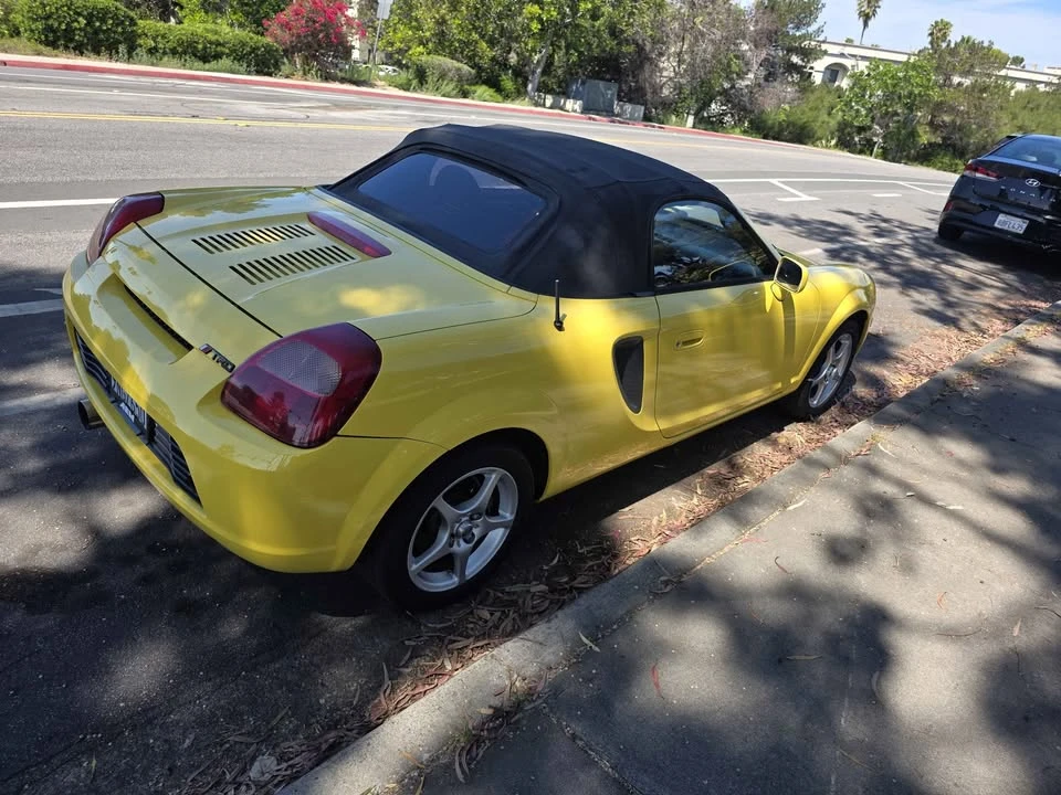 2000 Toyota MR2 Spyder/MR-S - Image 2 of 8