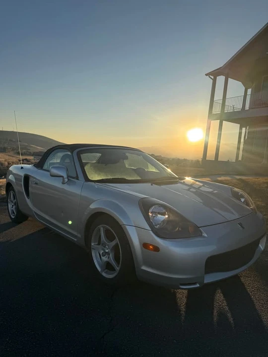2000 Toyota MR2 Spyder/MR-S - Image 2 of 13
