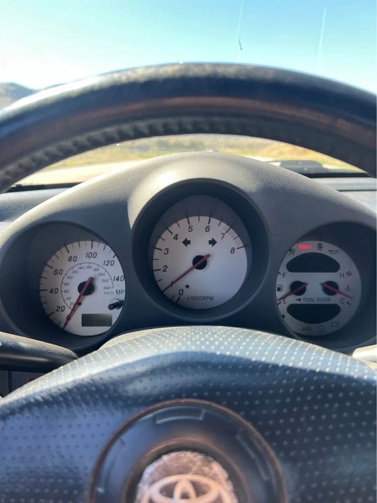 2000 Toyota MR2 Spyder/MR-S - Image 7 of 9