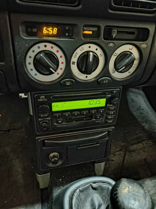 2000 Toyota MR2 Spyder/MR-S - Image 6 of 10