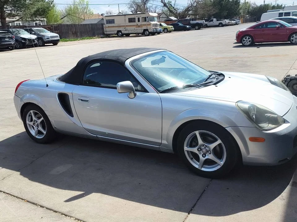 2000 Toyota MR2 Spyder/MR-S - Image 10 of 10